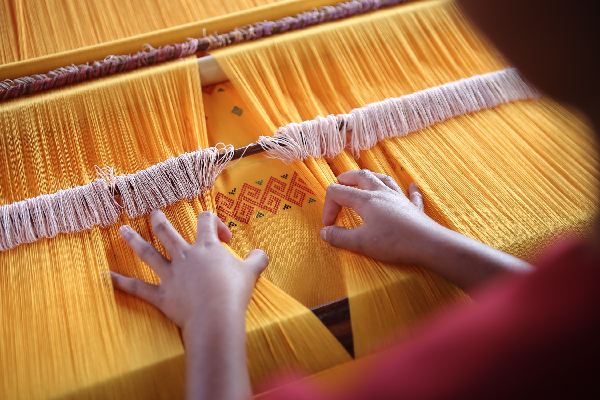 What Are The Differences between Spinning and Weaving